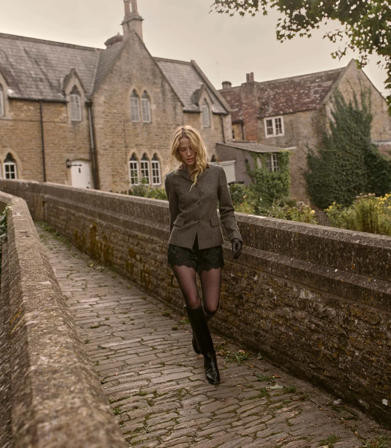 IONA SHORT - BLACK - Image 4