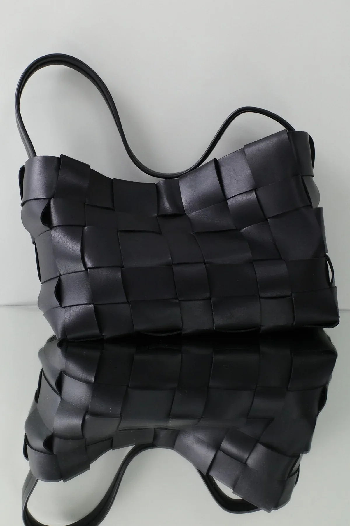 WOVEN LARGE TOTE - BLACK - Image 5